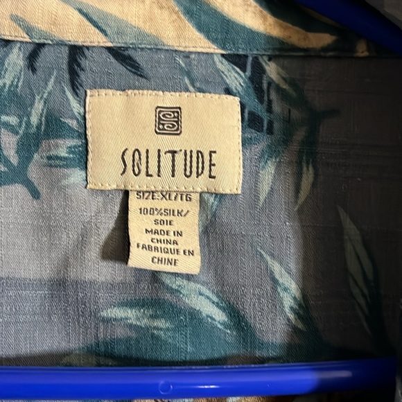 100% silk vacation style shirt palm trees. B6 - Picture 4 of 5